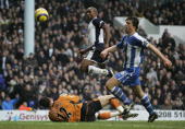 Jermain Defoe beats Pollitt to equalise for the second time for Spurs
