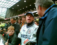 Your webmaster meets Steffen Freund at half time. Steffen's son is next to him. Thanks to Dave Fuller for this shot. 