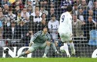 Mr Cool - Dimitar Berbatov plants the penalty right of Cech