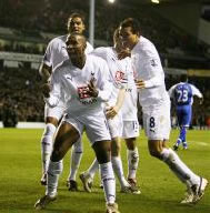 Jermain Defoe celebrates his goal