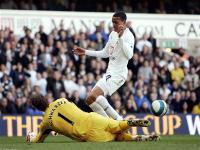 Jermaine jenas is thwarted by Mark Schwarzer at the end of a great run through the midfield