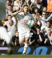 Steed Malbranque invites the applause of the crowd after scoring the Spurs equaliser