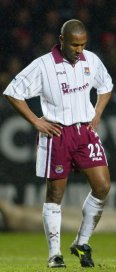 Les Ferdinand's transfer to West Ham was finalised in time for him to make his debut in their defeat at Charlton. He looks happy about it, doesn't he? According to Glenn Roeder's comments, Les was their best defender! Good luck in the Nationwide next season, Les