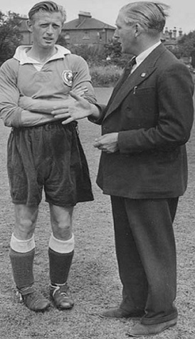 It�s 1949 and master tactician Arthur Rowe swaps ideas with Vic Buckingham before his switch to management