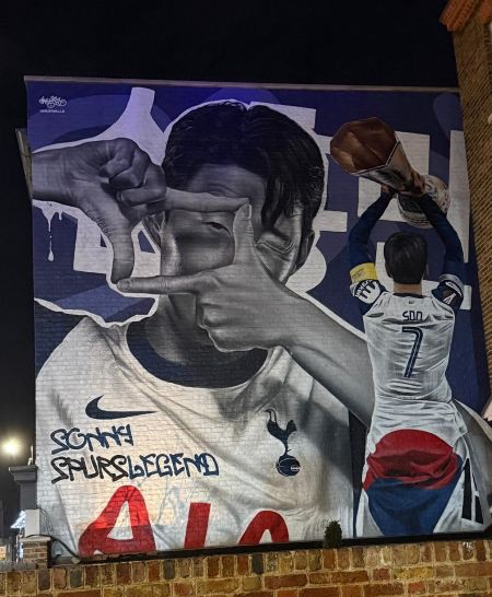 The newly inaugurated Son mural on Tottenham High Road