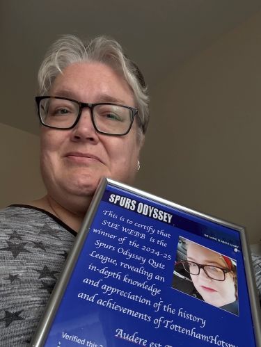 Sue Webb with her Spurs Odyssey Quiz League Winner's certificate